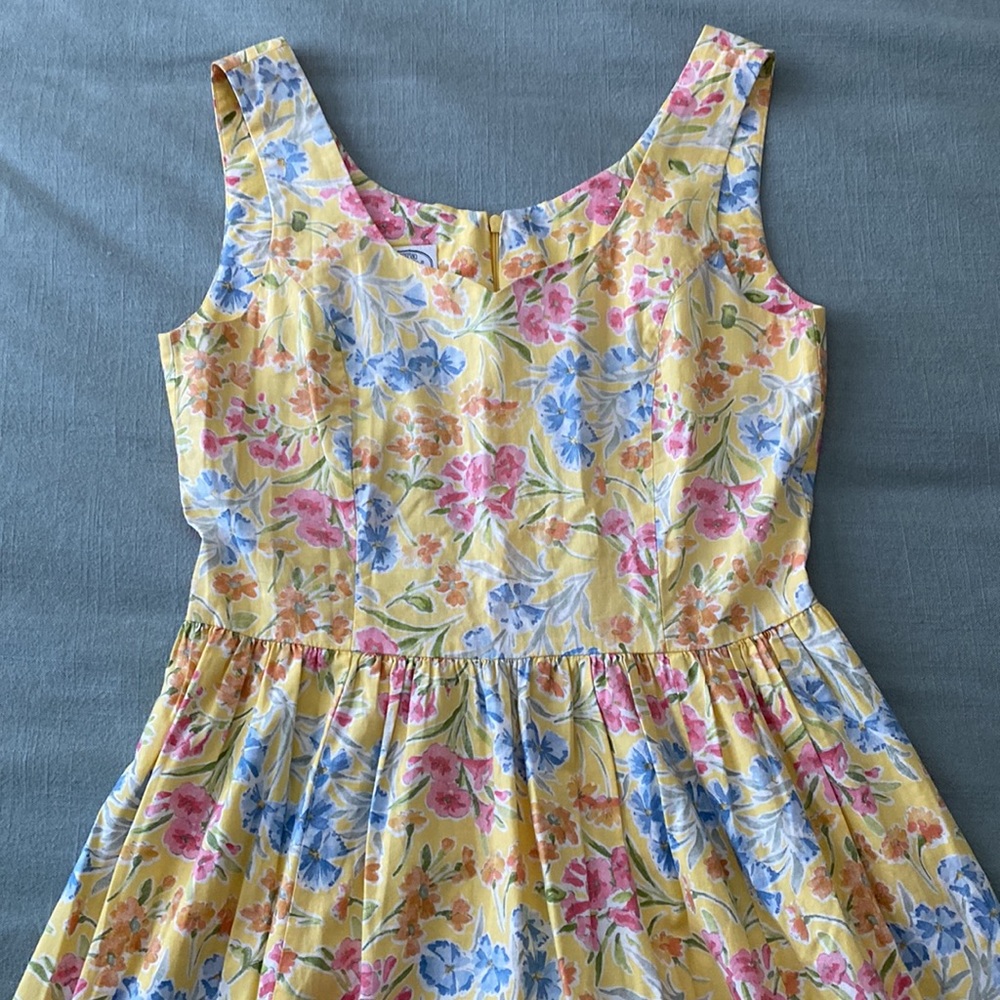 Vintage Laura Ashley floral sleeveless sweetheart neckline midi dress